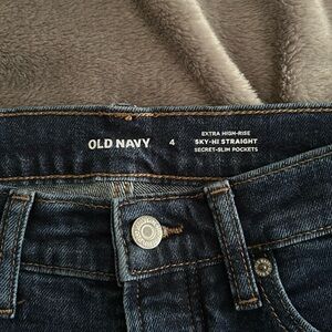Old navy brand new never worn jeans sky hi straight style size 4